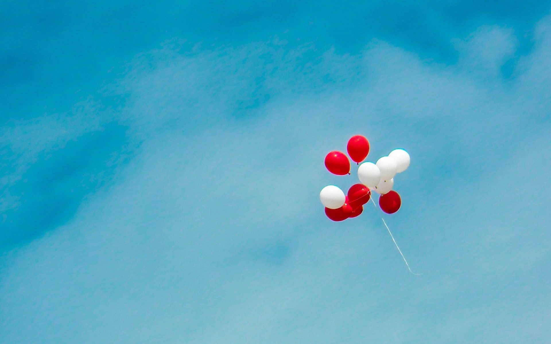 white-and-red-balloons-907274